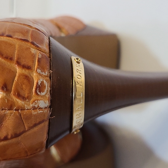 MICHEAL KORS HEELS - Picture 4 of 11